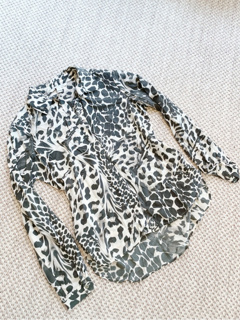 Diane von Furstenberg Silk Leopard Print Blouse Size 8 - Picture 2 of 11
